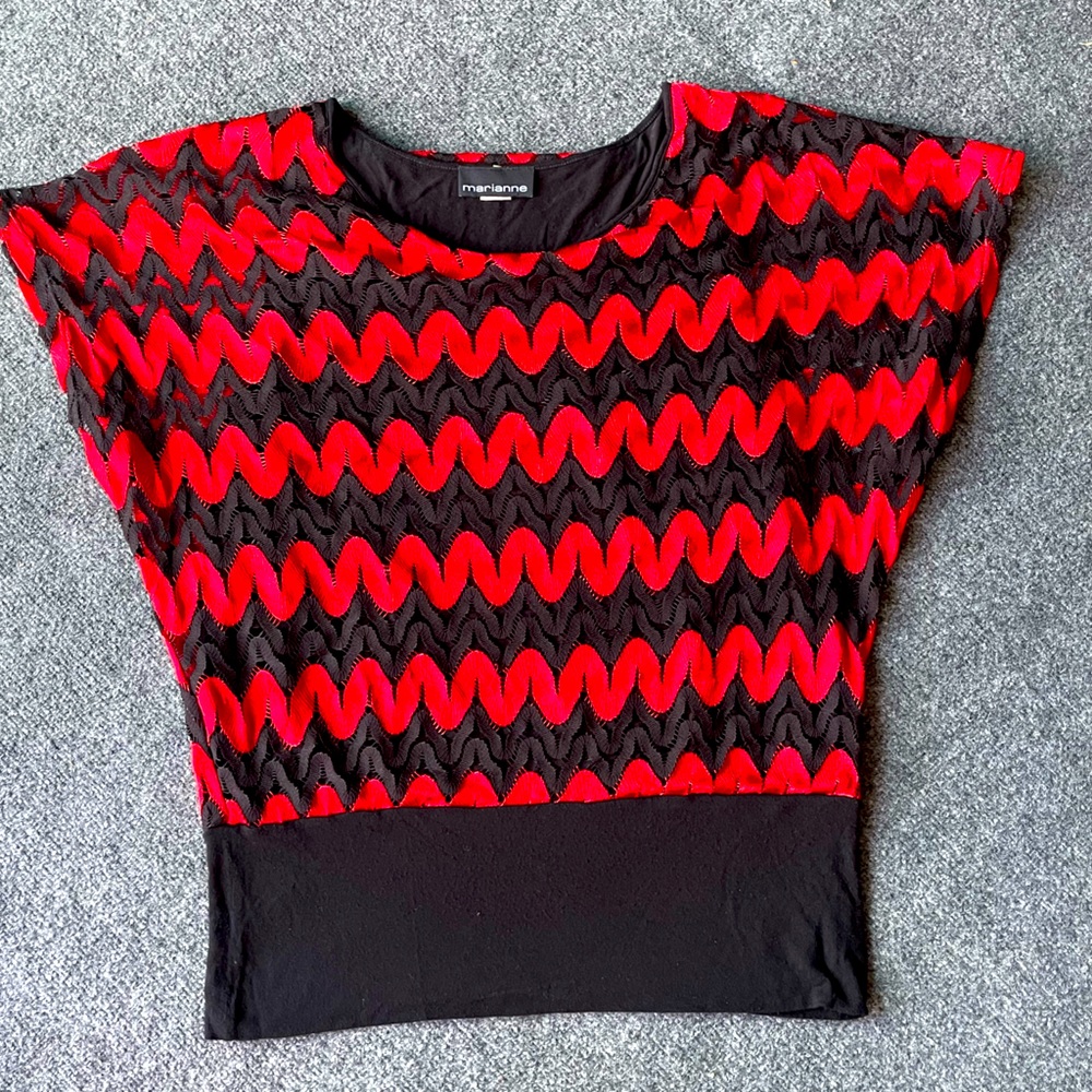 Polyester rayon spandex Scoop neckline sleeveless top red and black size 3x
